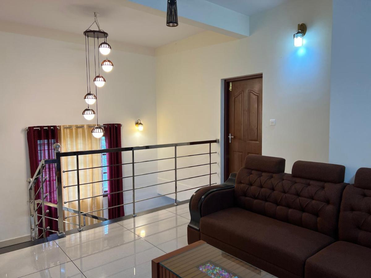 Pullad Aranmula Exterior foto