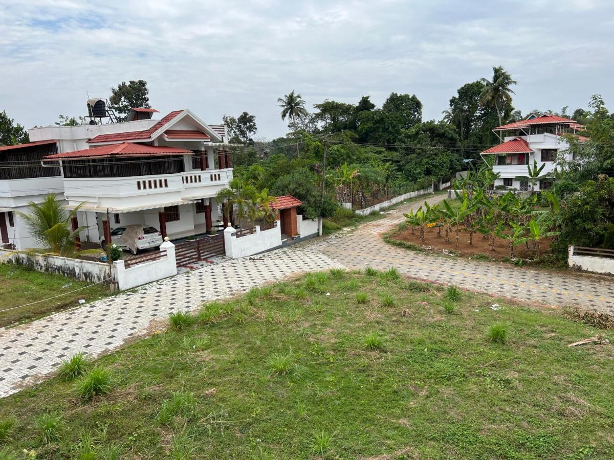Pullad Aranmula Exterior foto