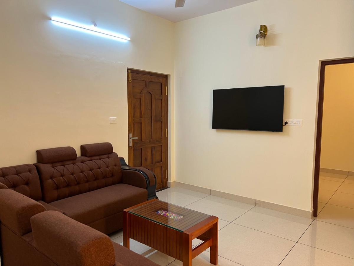 Pullad Aranmula Exterior foto