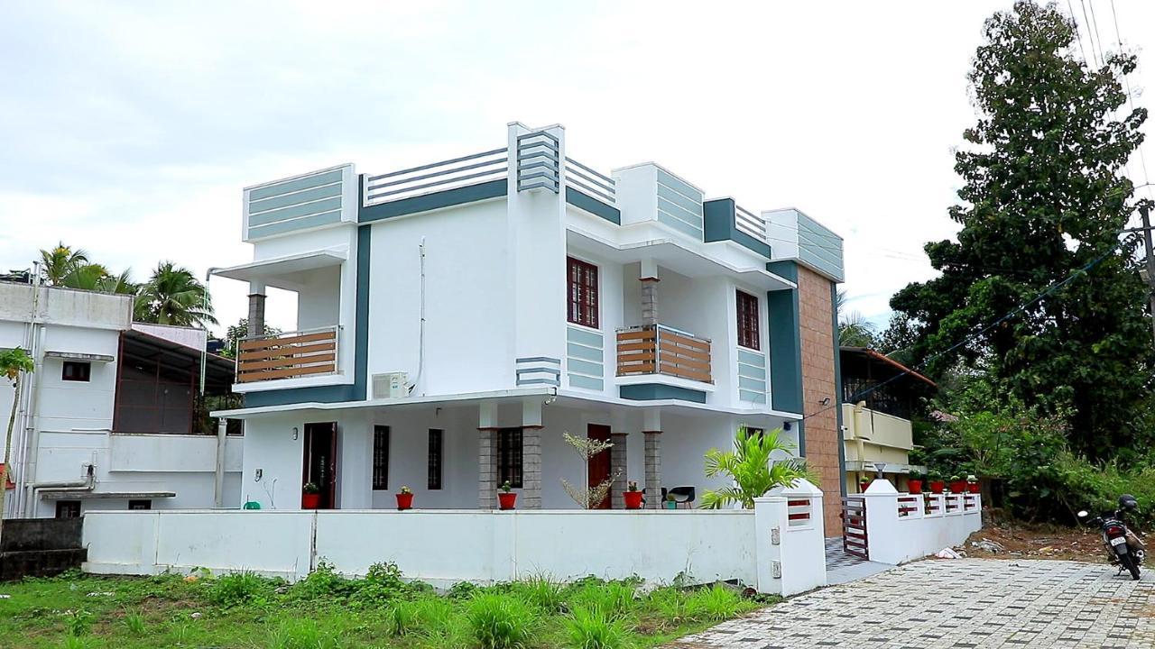 Pullad Aranmula Exterior foto